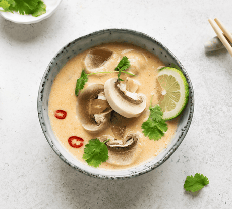 Tom Kha Gai Rezept: Thailändische Hühnersuppe mit Kokosmilch und Ingwer - Einfach & Lecker - RamenHeaven